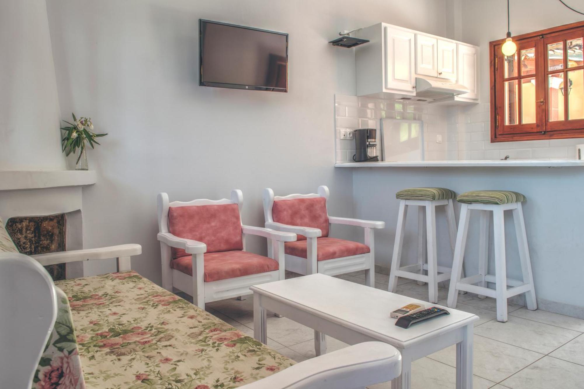 The Palm Garden - Idyllic Pool Apartments In A Green Oasis Ermones Room photo